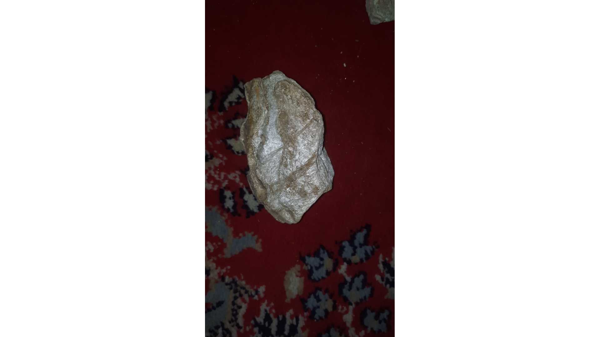 احجار متنوعه