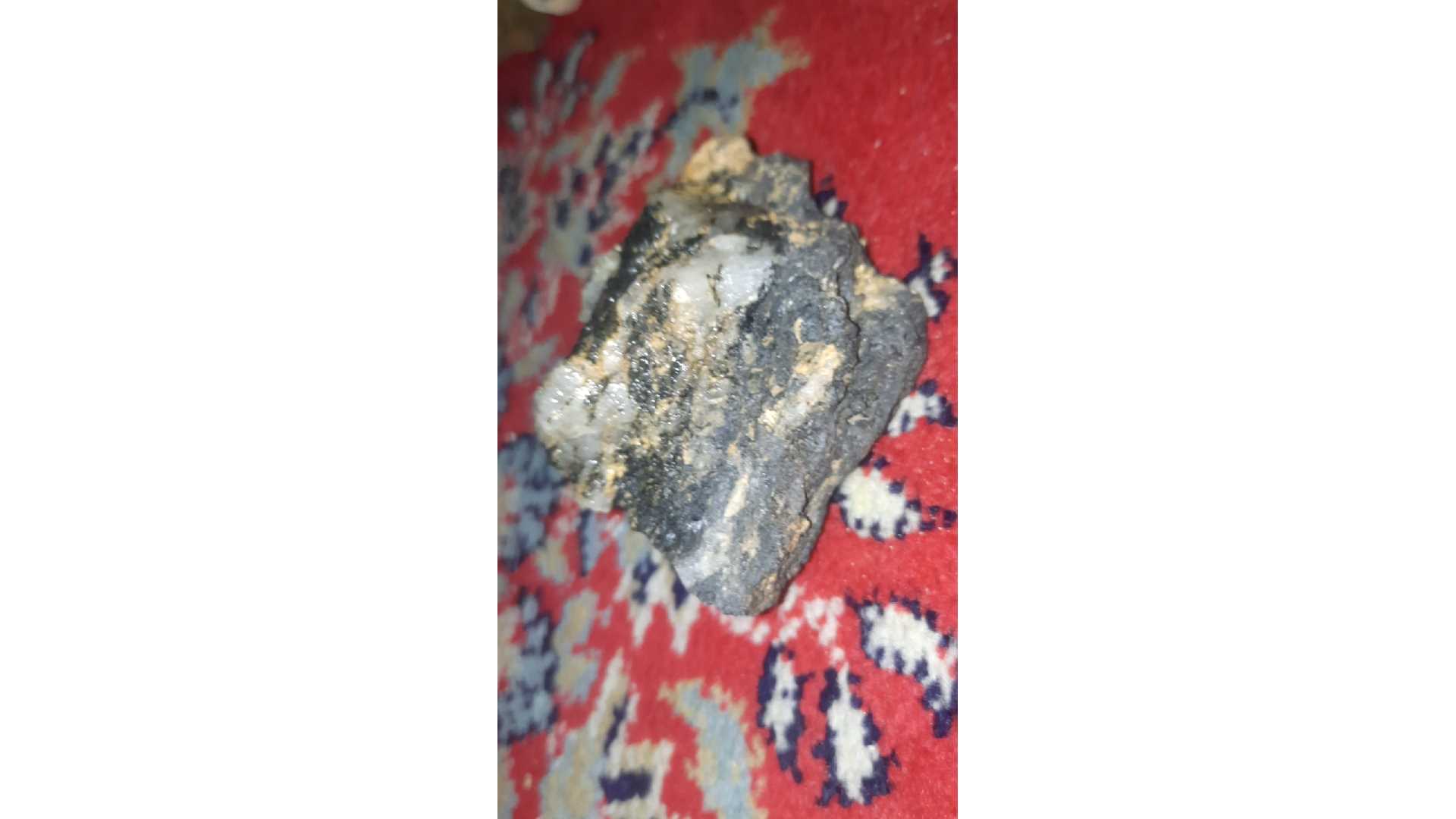 احجار متنوعه
