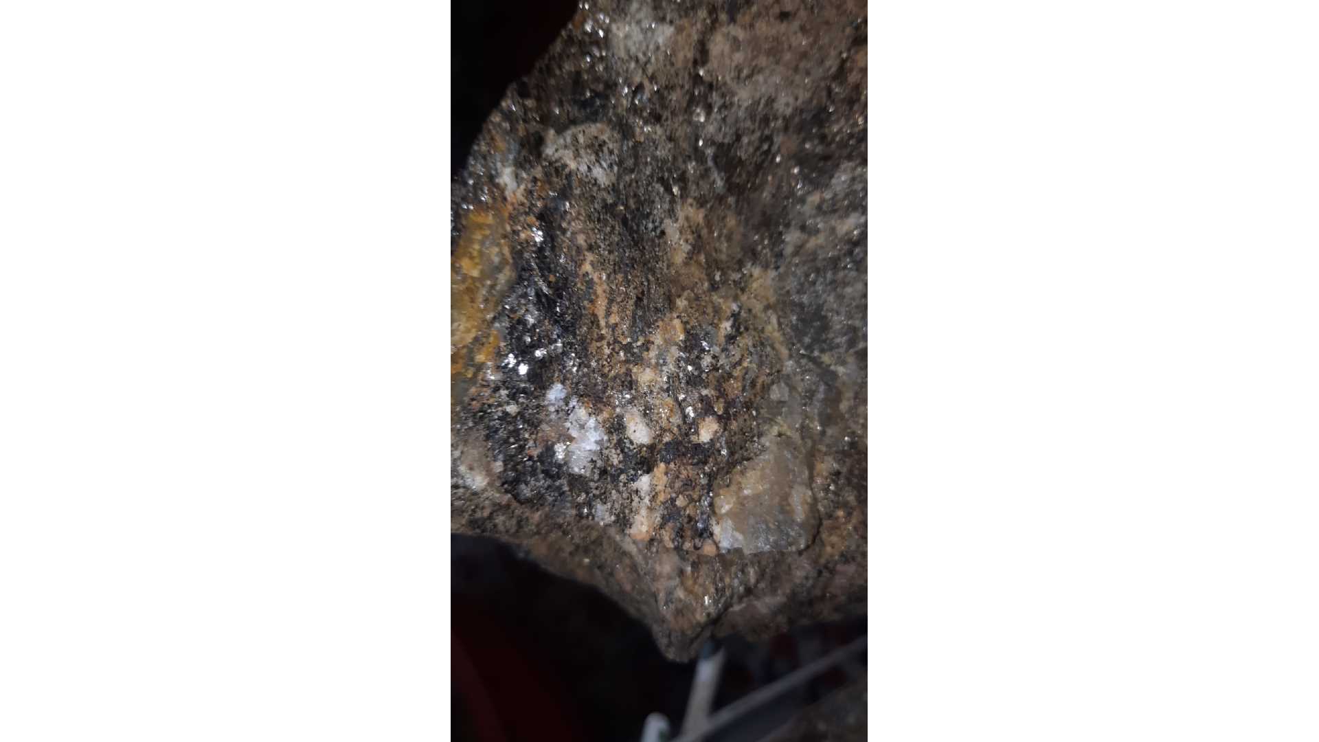 احجار متنوعه