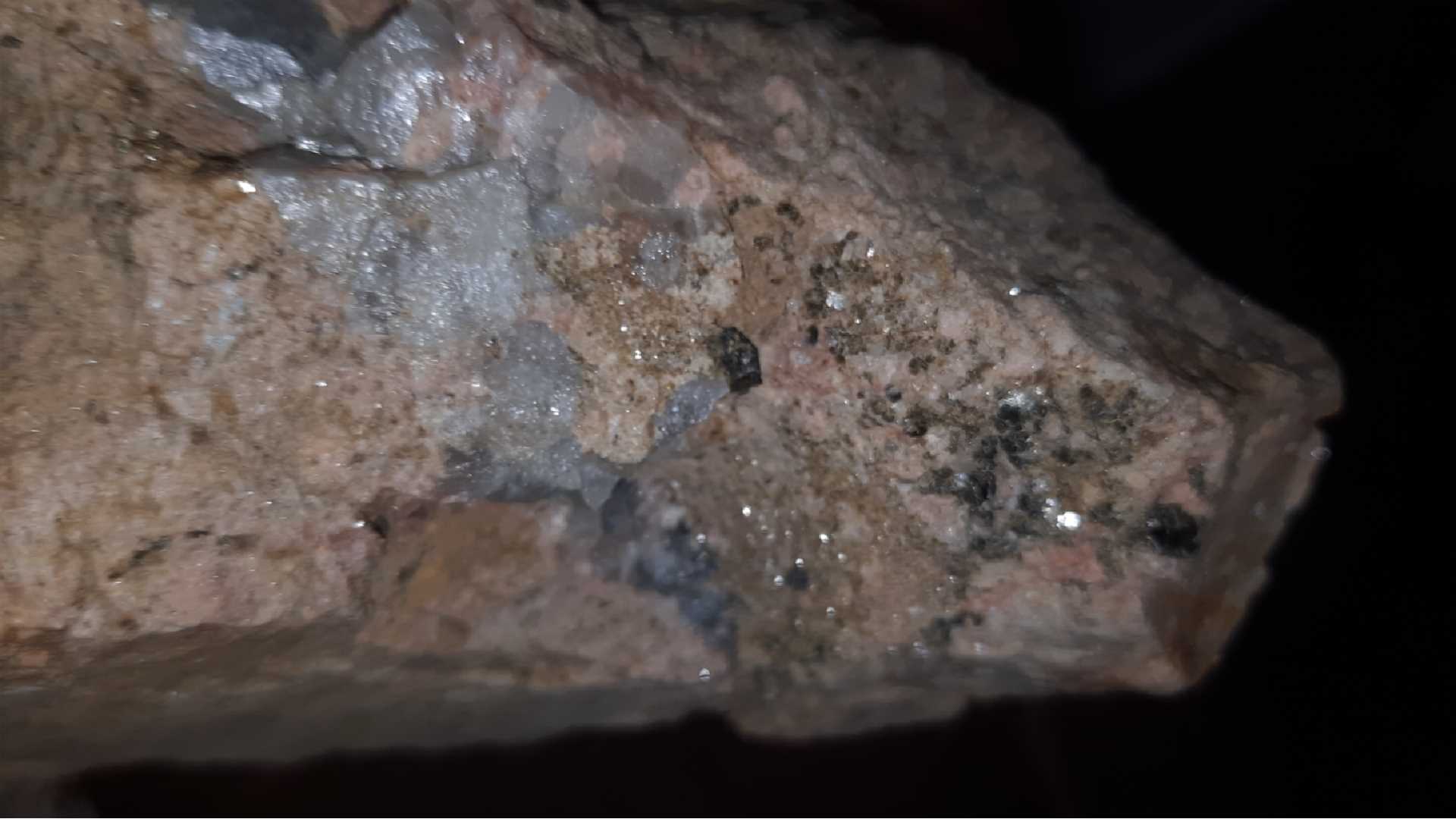 احجار متنوعه
