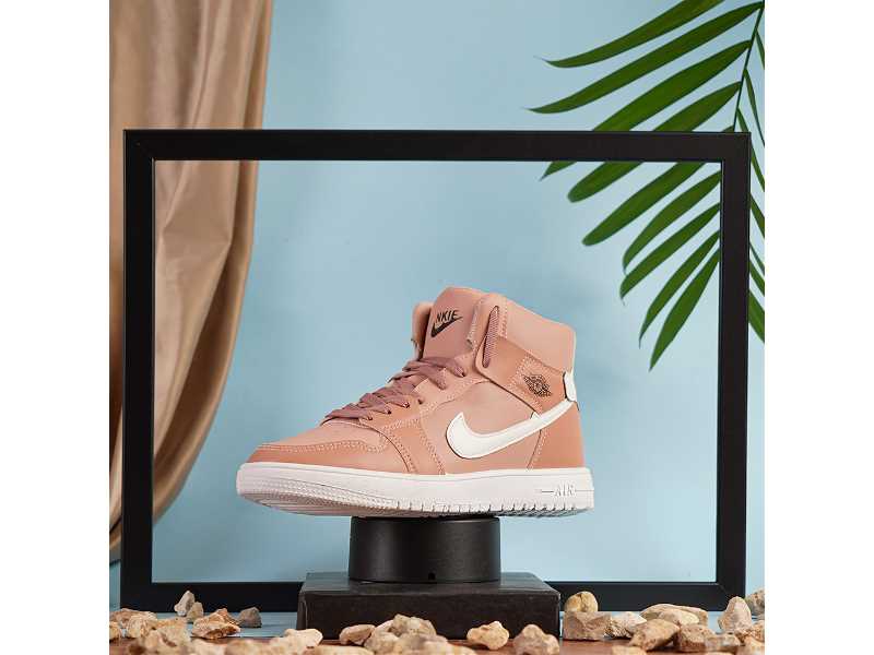 كوتشي اير جوردن هاف حريمي بينك