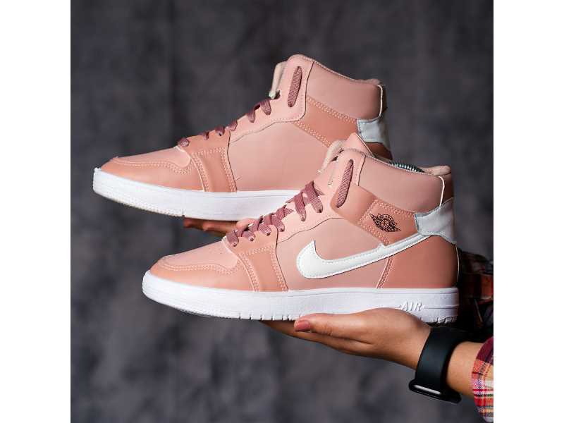 كوتشي اير جوردن هاف حريمي بينك