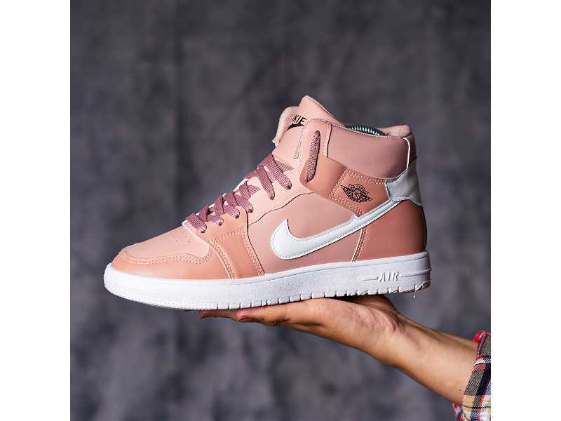 كوتشي اير جوردن هاف حريمي بينك